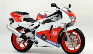 Honda CBR250RR MC22: 90’ların Efsanevi Motosikleti